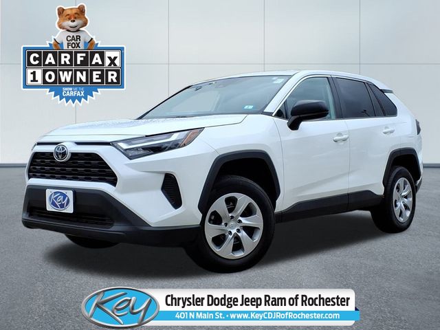 2023 Toyota RAV4 LE's photo