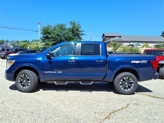 2019 Nissan Titan PRO-4X photo 2