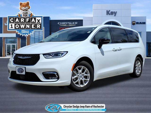 2024 Chrysler Pacifica Touring L's photo