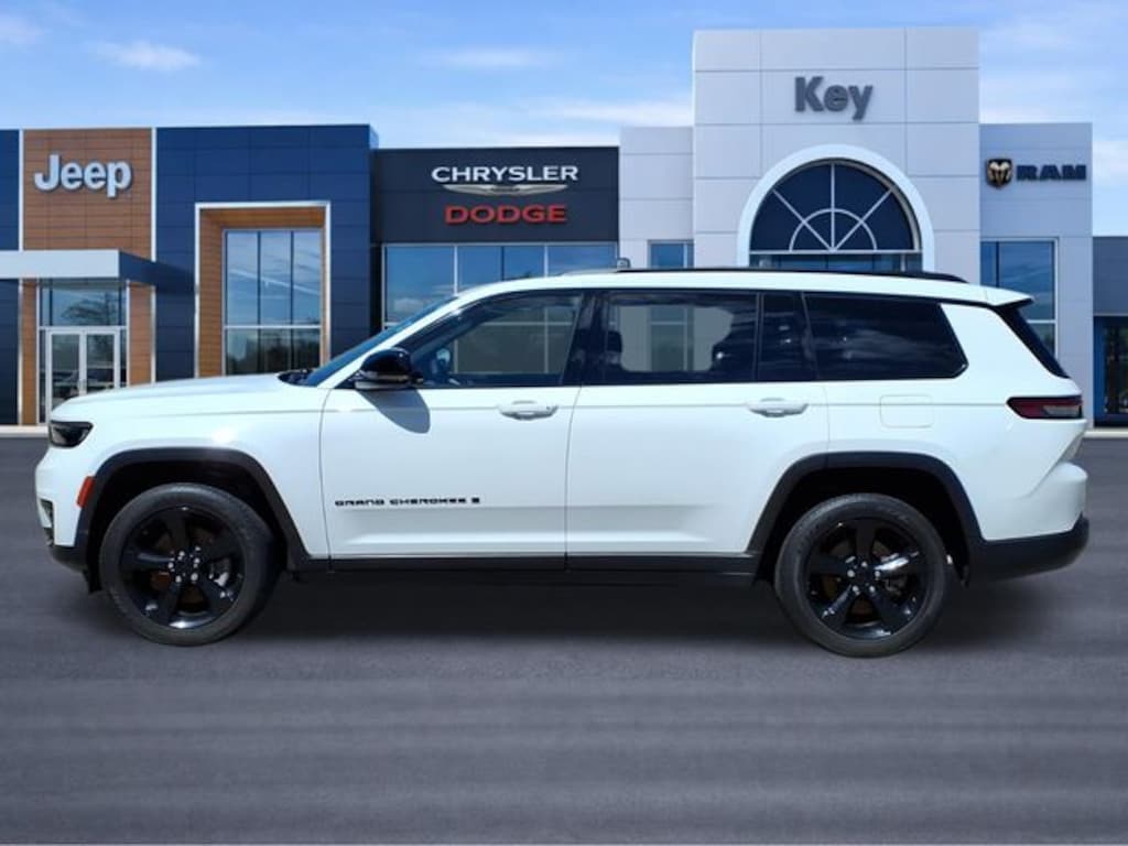 Used 2023 Jeep Grand Cherokee Altitude SUV
