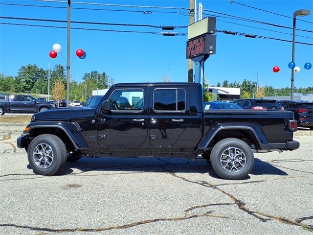 2025 Jeep Gladiator Sport S photo 2