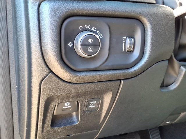 2026 RAM 1500 Express - Photo 16