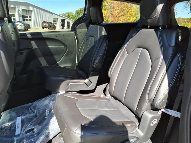2026 Chrysler Pacifica Select - Photo 9