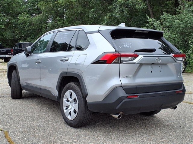 2024 Toyota RAV4 LE photo 2