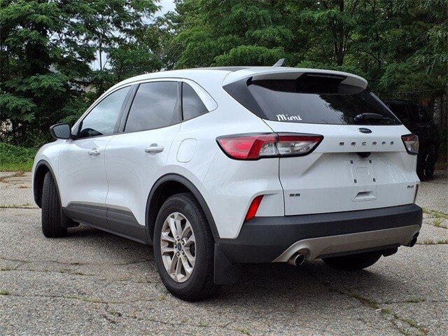 2022 Ford Escape SE photo 2