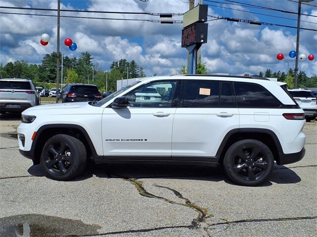2023 Jeep Grand Cherokee Limited photo 2