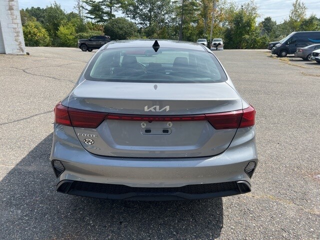2023 Kia Forte LXS photo 3