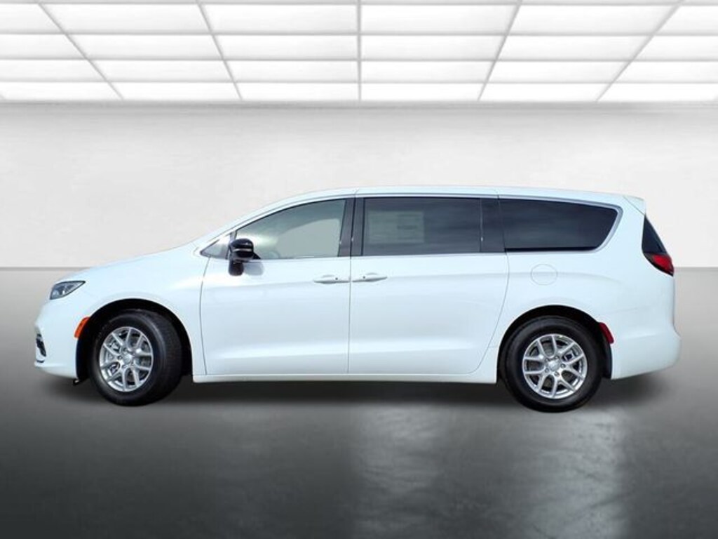 New 2026 Chrysler Pacifica Select Passenger Van