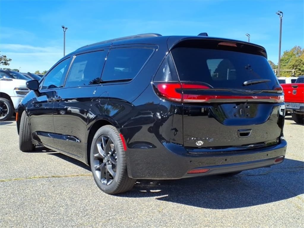 New 2026 Chrysler Pacifica Select Passenger Van