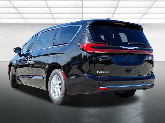 2026 Chrysler Pacifica photo 3
