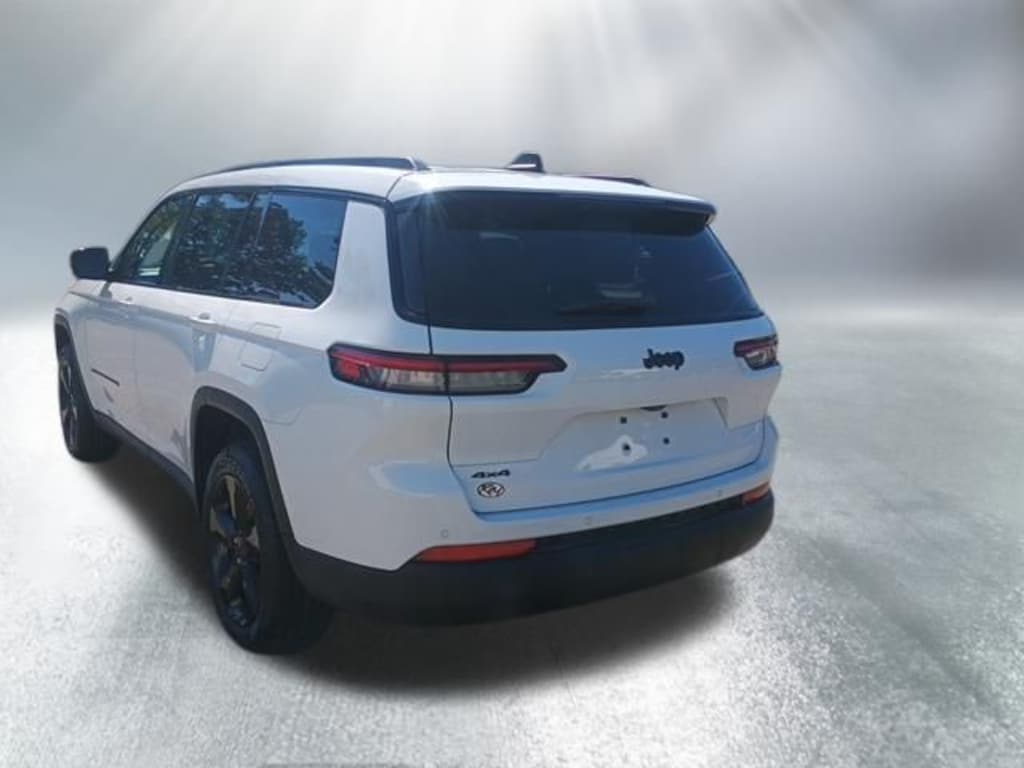 Used 2023 Jeep Grand Cherokee L Laredo SUV
