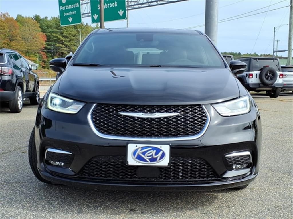 New 2026 Chrysler Pacifica Select Passenger Van