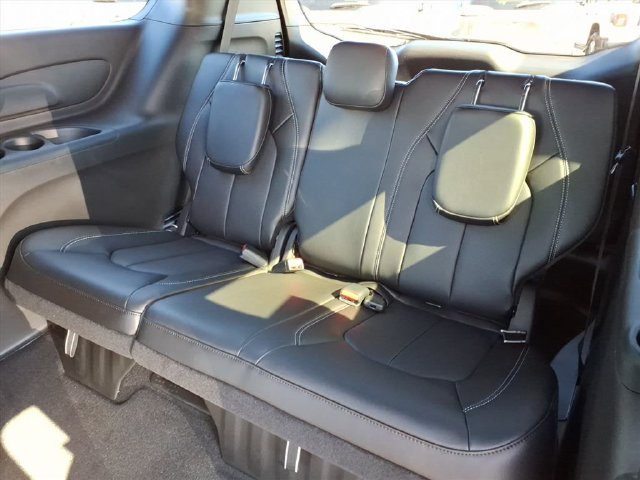 2026 Chrysler Pacifica Select - Photo 11