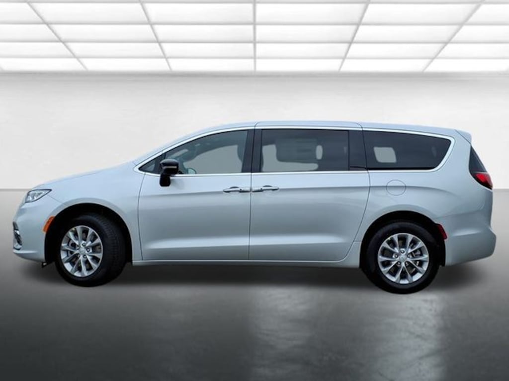 New 2026 Chrysler Pacifica Select Passenger Van