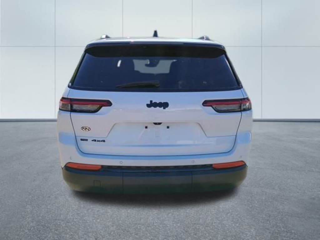 Used 2022 Jeep New Grand Cherokee Laredo SUV