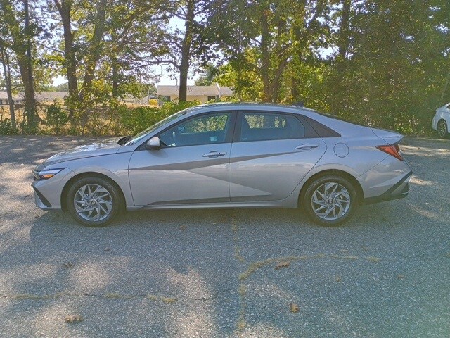 2025 Hyundai Elantra Hybrid Blue photo 2