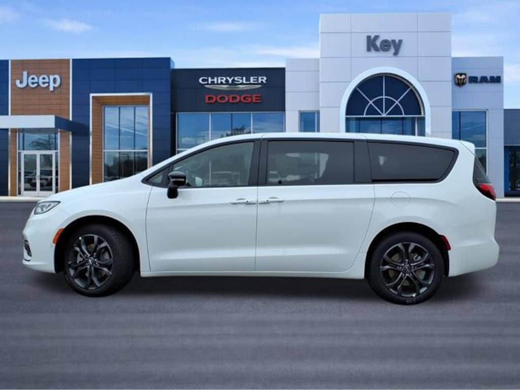 New 2026 Chrysler Pacifica Select Passenger Van