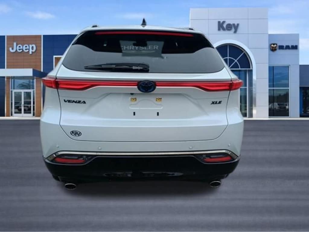 Used 2024 Toyota Venza LE SUV