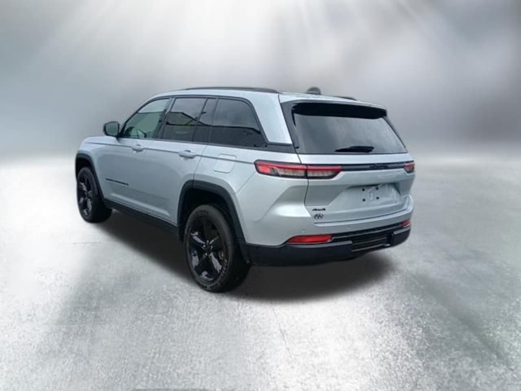 Used 2023 Jeep Grand Cherokee Laredo SUV