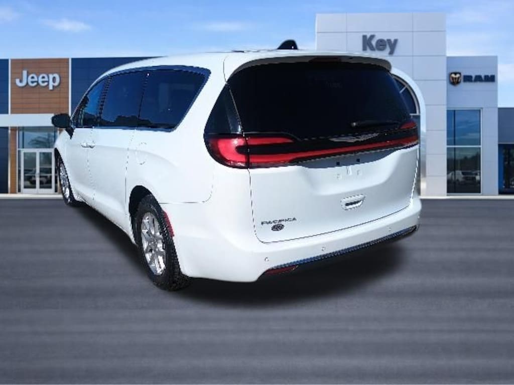 Used 2023 Chrysler Pacifica Touring L Van Passenger Van