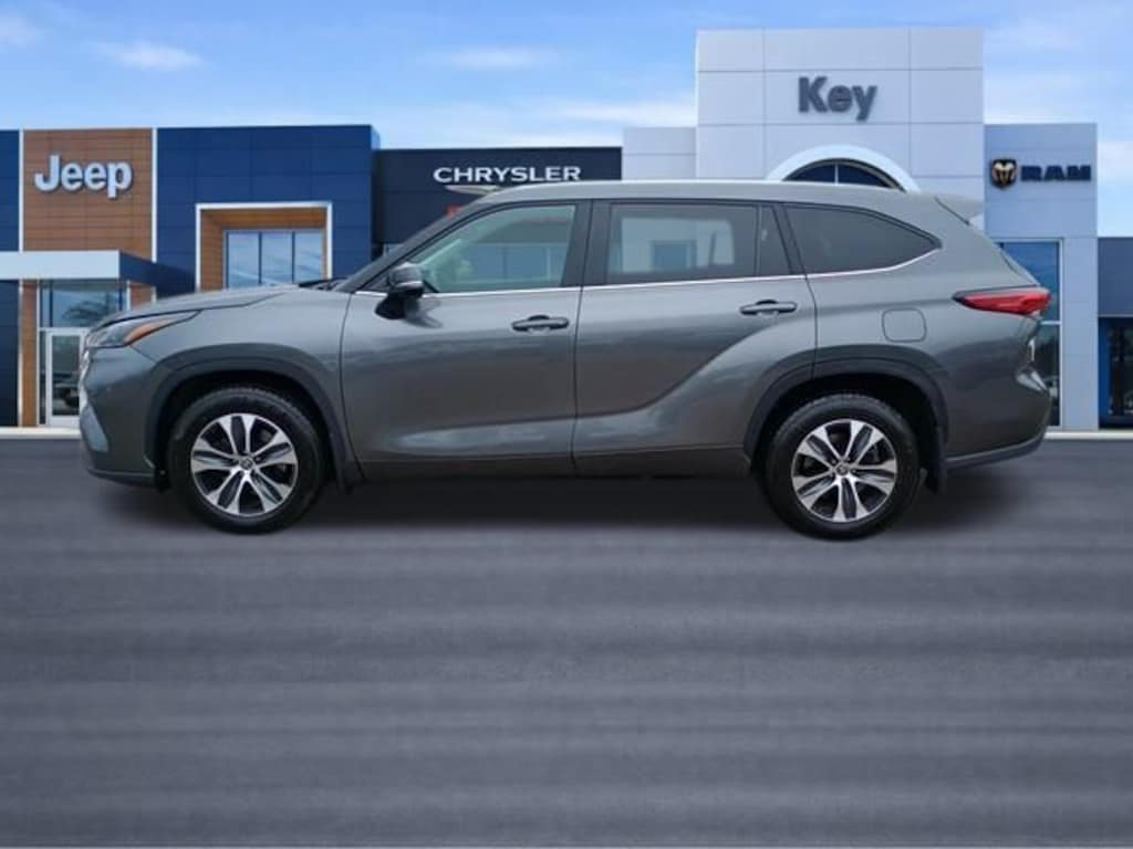 Used 2023 Toyota Highlander L SUV