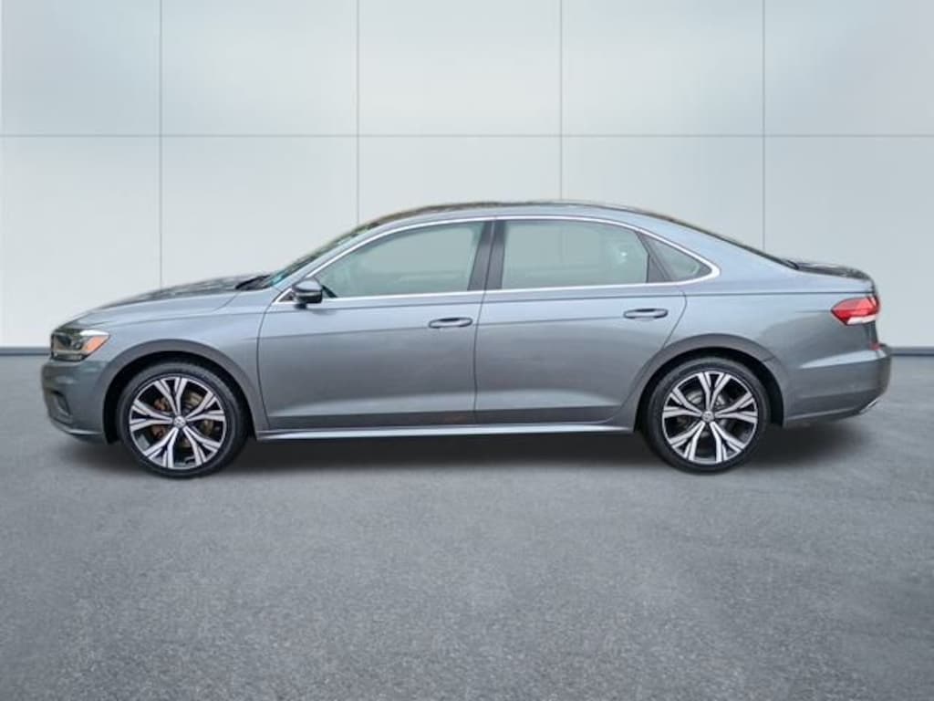 Used 2021 Volkswagen Passat 2.0T SE Sedan