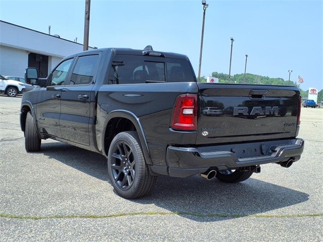 2025 Ram 1500 Laramie photo 3