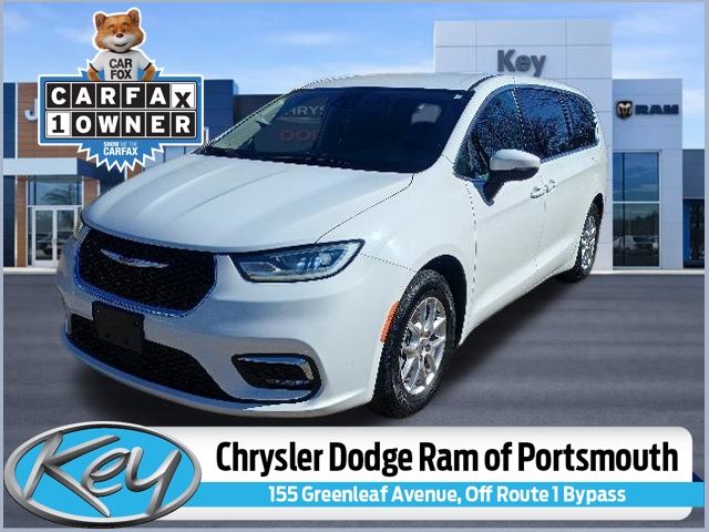 2023 Chrysler Pacifica Touring L's photo