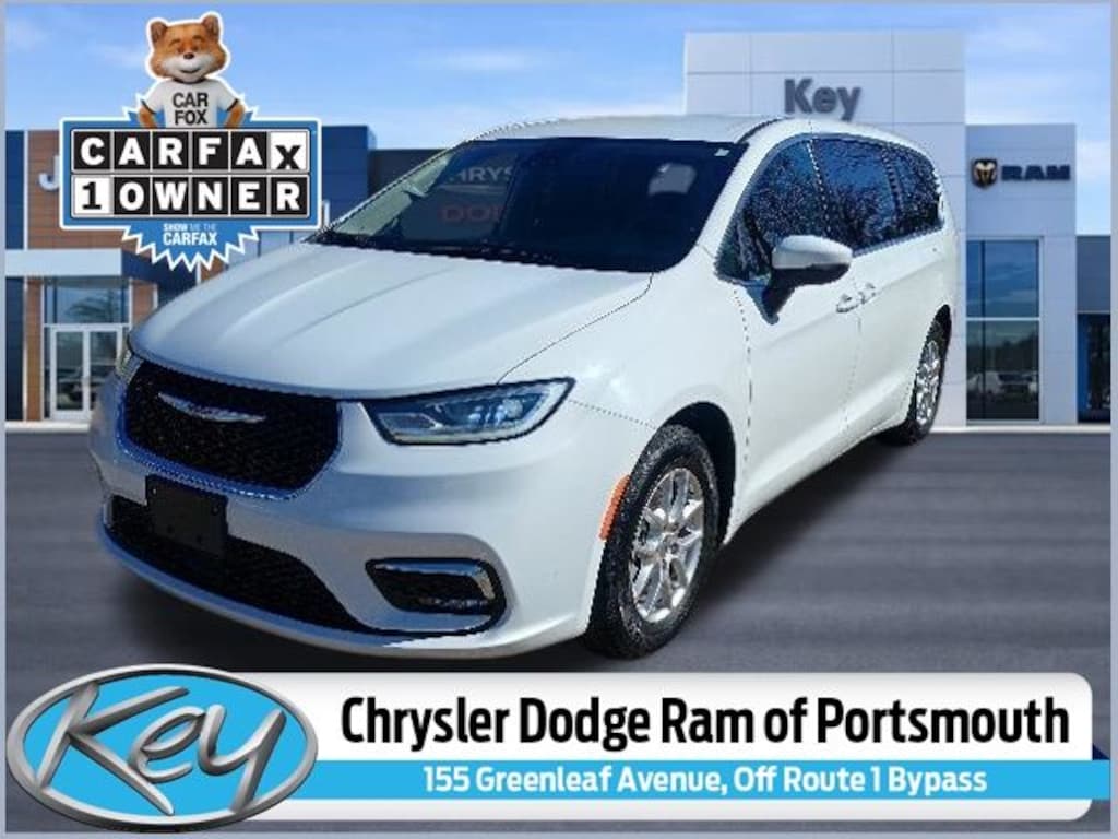 Used 2023 Chrysler Pacifica Touring L Van Passenger Van