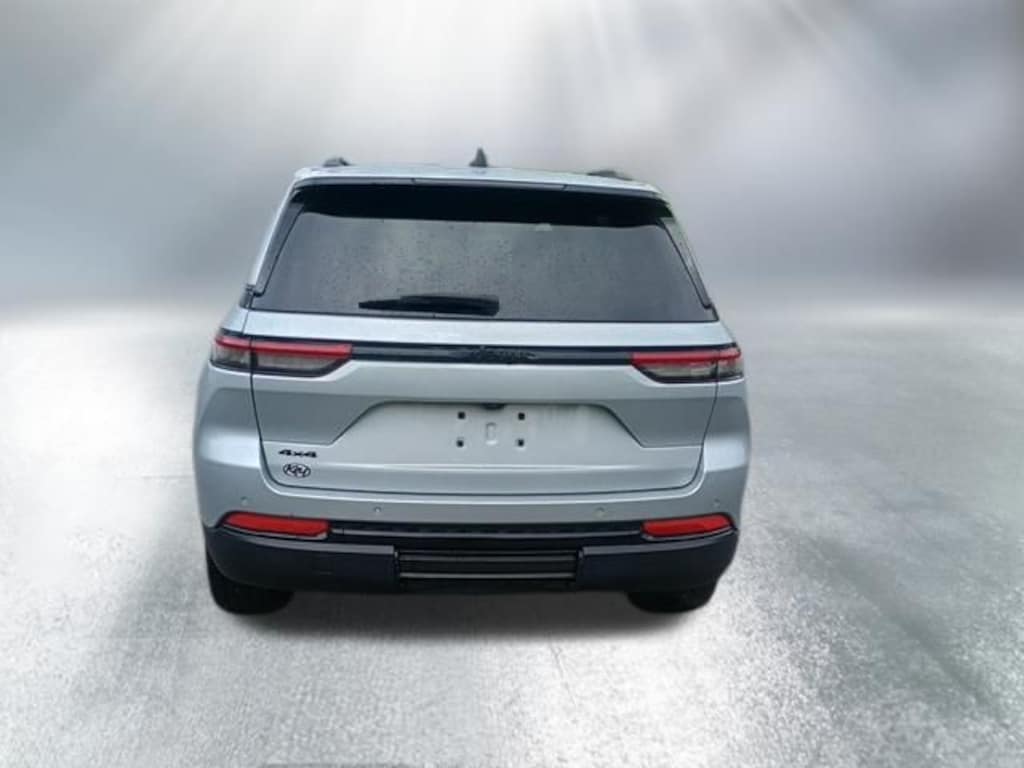 Used 2023 Jeep Grand Cherokee Laredo SUV