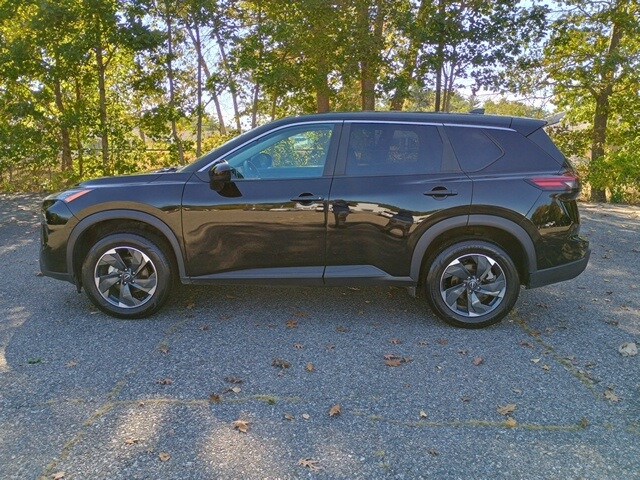 2024 Nissan Rogue SV photo 2