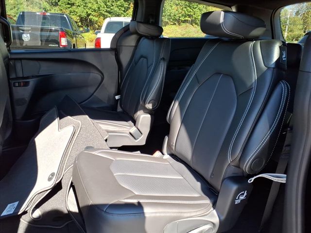 2026 Chrysler Pacifica Select - Photo 11