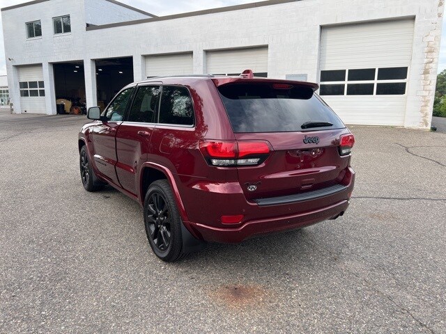 2018 Jeep Grand Cherokee Laredo Altitude photo 3