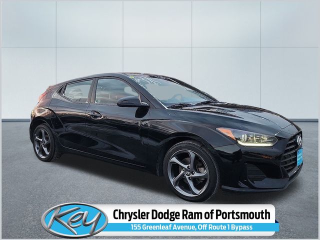 2019 Hyundai Veloster Base's photo