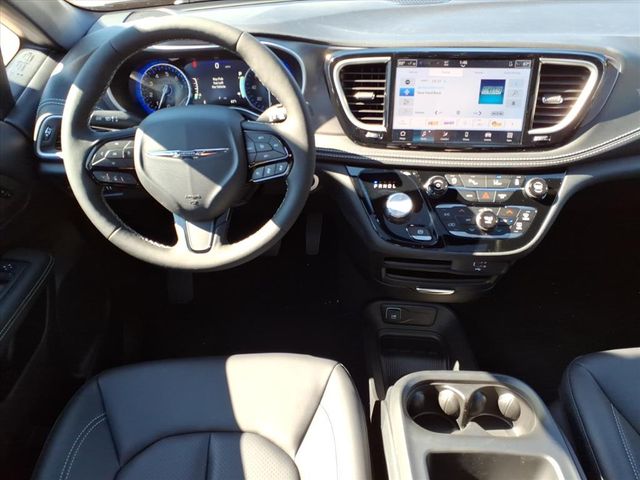 2026 Chrysler Pacifica Select - Photo 16