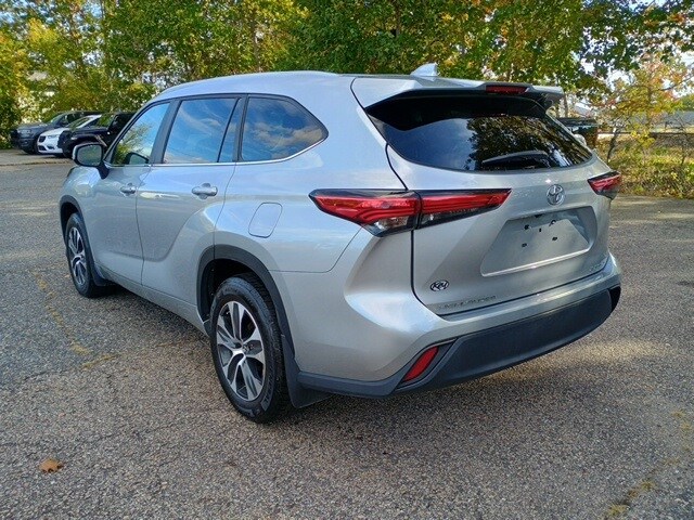 2023 Toyota Highlander L photo 3