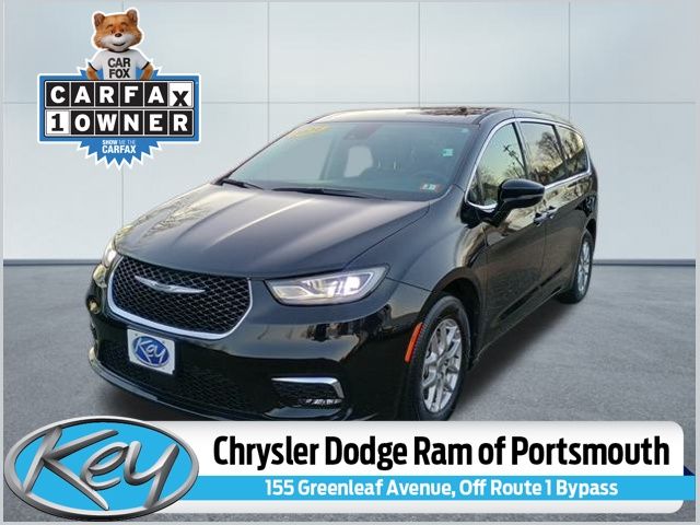 2024 Chrysler Pacifica Touring L's photo