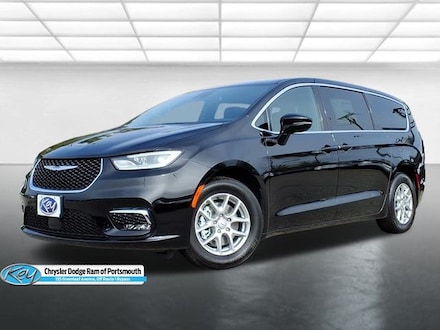 2026 Chrysler Pacifica Select Passenger Van