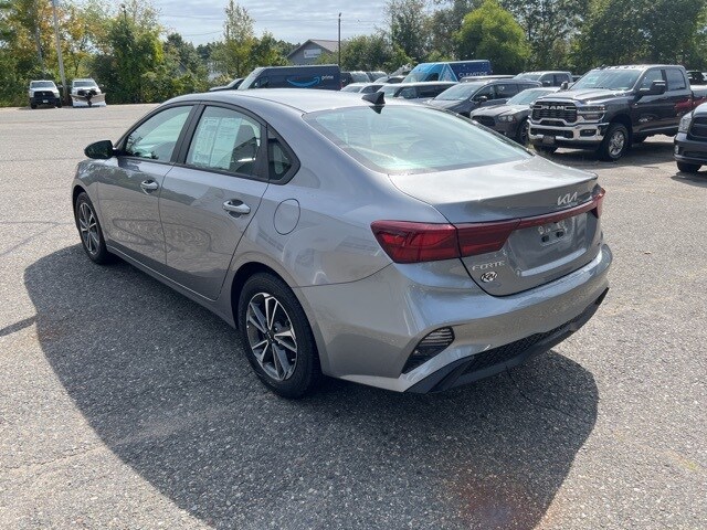 2023 Kia Forte LXS photo 2