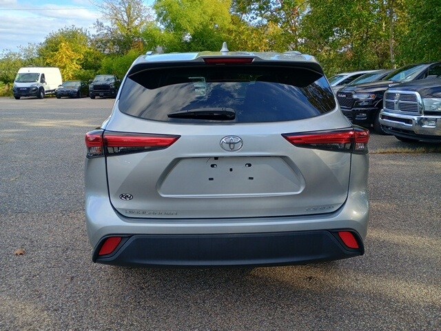 2023 Toyota Highlander L photo 4