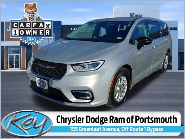 2024 Chrysler Pacifica Van Passenger Van 