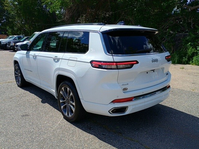 2025 Jeep Grand Cherokee Overland photo 3