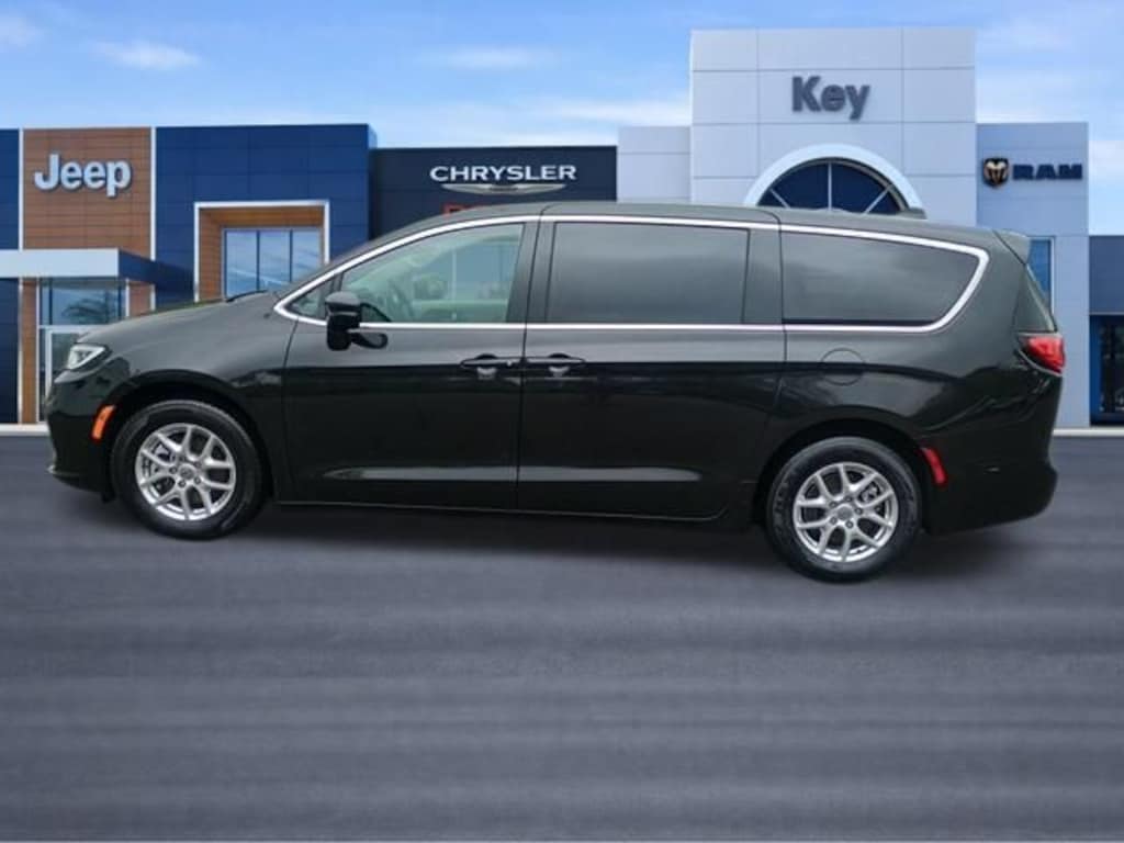 Certified 2023 Chrysler Pacifica Touring L Van Passenger Van