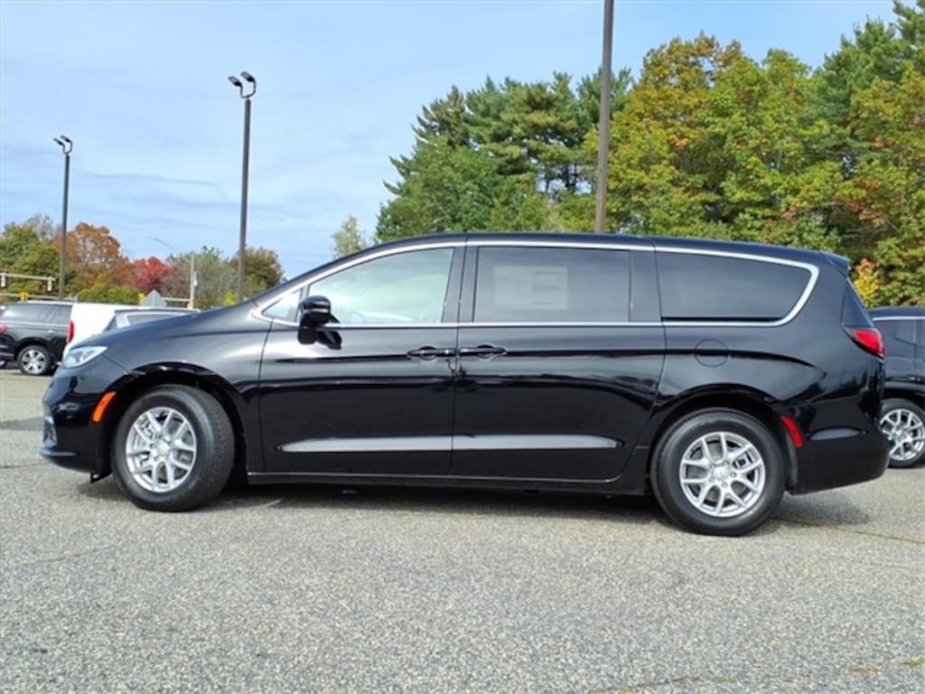 New 2026 Chrysler Pacifica Select Passenger Van