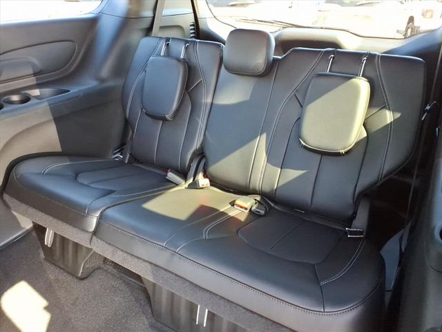 2026 Chrysler Pacifica Select - Photo 12