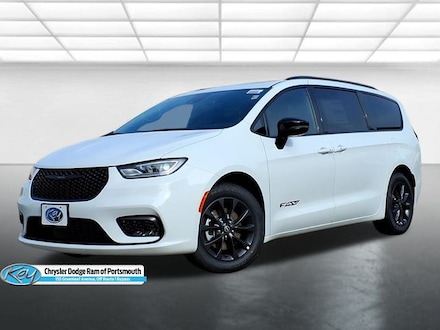 2025 Chrysler Pacifica Select Passenger Van