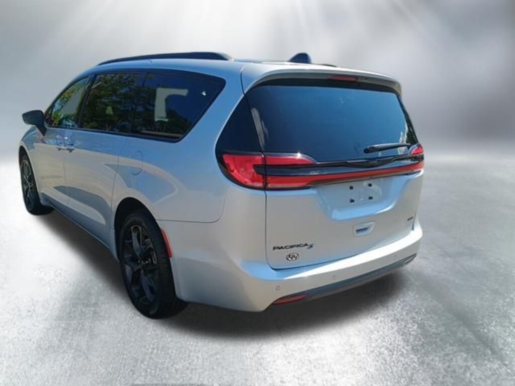 Used 2023 Chrysler Pacifica Touring L Van Passenger Van