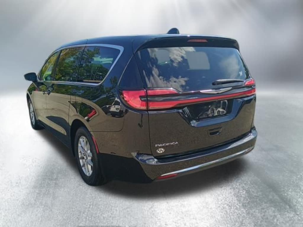 Used 2023 Chrysler Pacifica Touring L Van Passenger Van