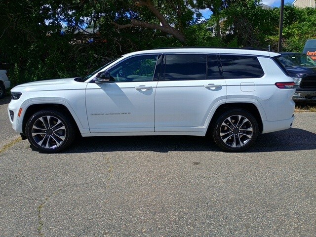 2025 Jeep Grand Cherokee Overland photo 2