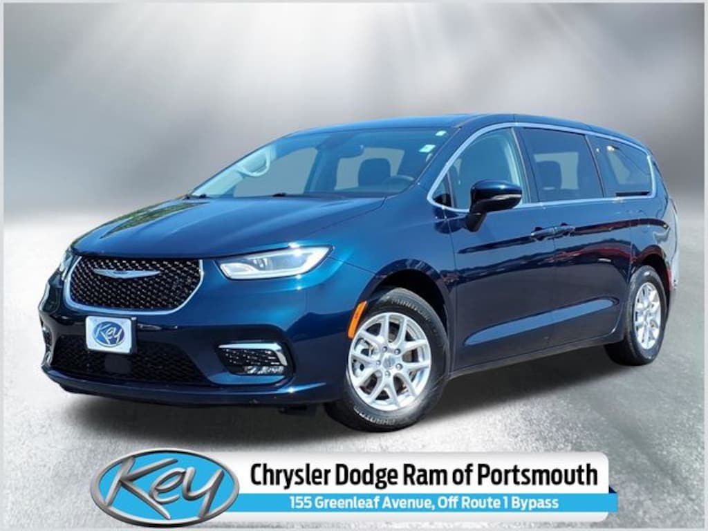 Used 2023 Chrysler Pacifica Touring L Van Passenger Van